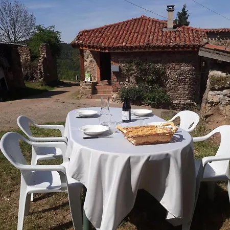 Charmante Maison Avec Poele Et Salon Ombrage A - Fr-1-496-261 * Pralong